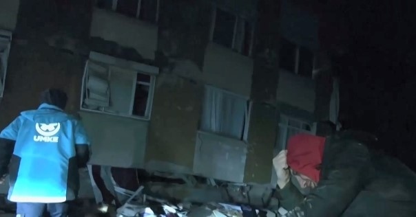 След трусовете: Загиналите в Турция и Сирия са над 4900 души